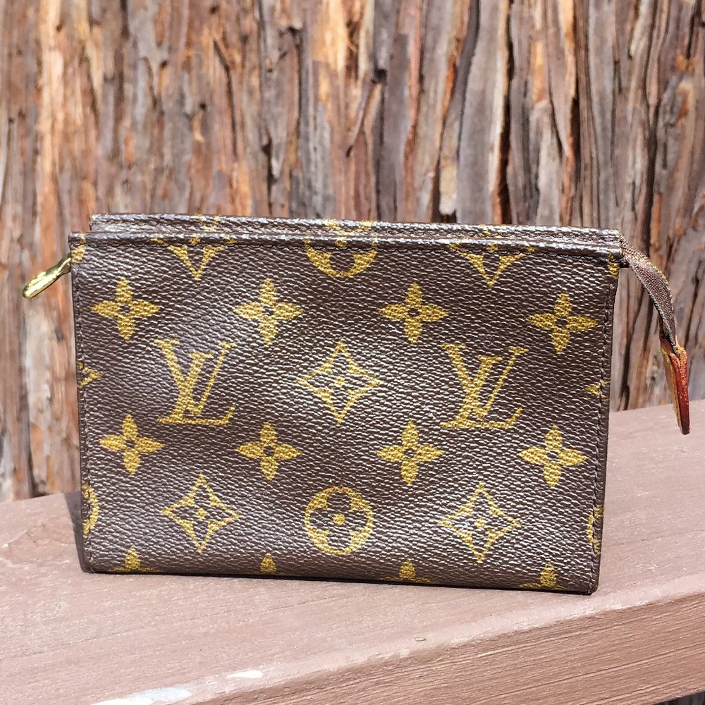 LOUIS VUITTON Monogram Toiletry Pouch 15